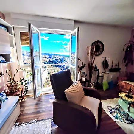 Cozy Seaside Retreat In Rijeka 里耶卡