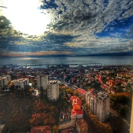 公寓 Cozy Seaside Retreat In Rijeka